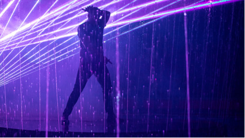 ‘Al di là dello specchio fatato’ fra i versi di una fiaba